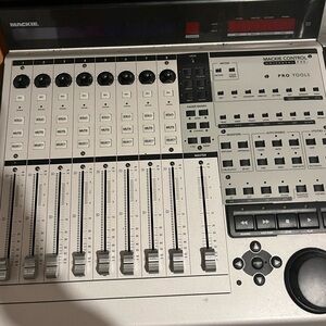 Mackie Control Universal Pro 8-Channel Master Controller with USB